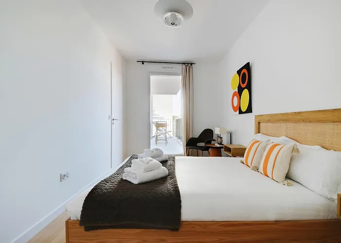 Pick A Flat\'S Apartments With Terrace In Clichy - Boulevard Jean-Jaures