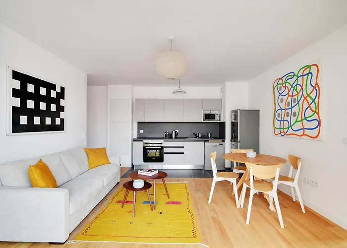 Pick A Flat\'S Apartments With Terrace In Clichy - Boulevard Jean-Jaures