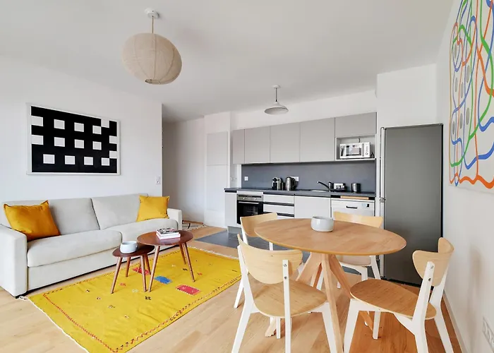 Pick A Flat\'S Apartments With Terrace In Clichy - Boulevard Jean-Jaures