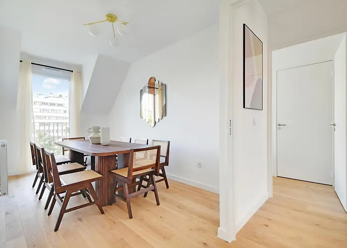 Pick A Flat\'S Apartments With Terrace In Clichy - Boulevard Jean-Jaures